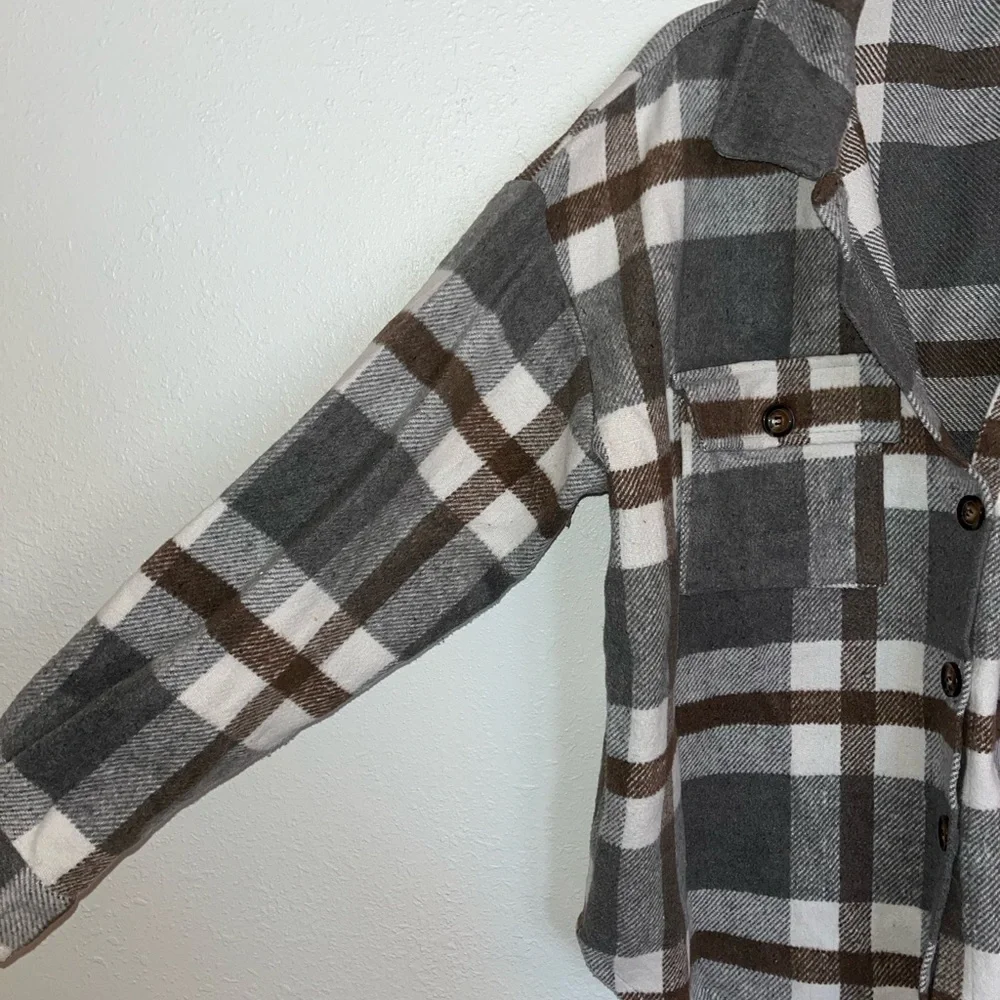 Shacket - Picture 3 of 4